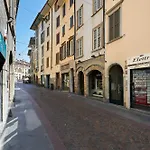 Alexander House - Unbeatable Price! Bergamo