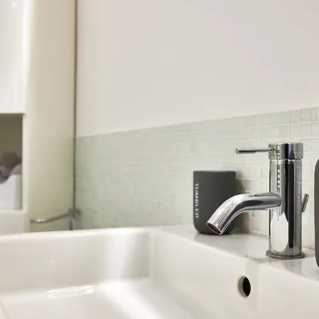 Alexander House - Unbeatable Price! * Bergamo