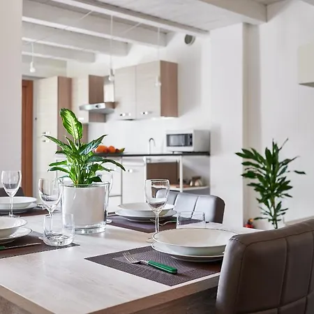 Alexander House - Unbeatable Price! * Bergamo