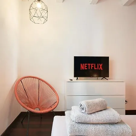 Alexander House - Bright Flat In Historic Borgo Apartment *