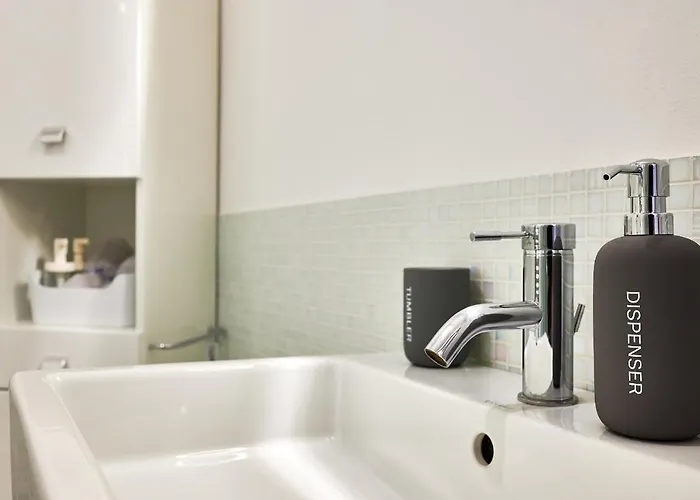 Alexander House - Unbeatable Price! * Bergamo