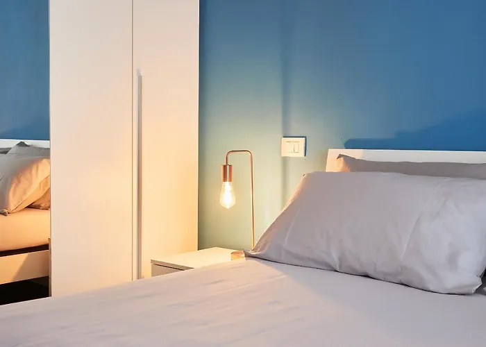 Alexander House - Unbeatable Price! *