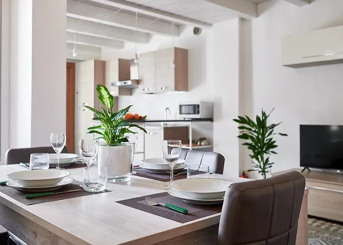 Alexander House - Unbeatable Price! * Bergamo