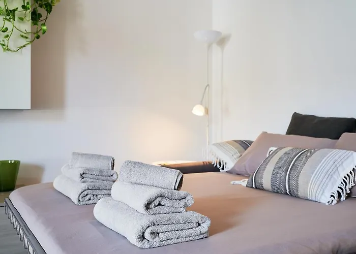 Alexander House - Unbeatable Price! *