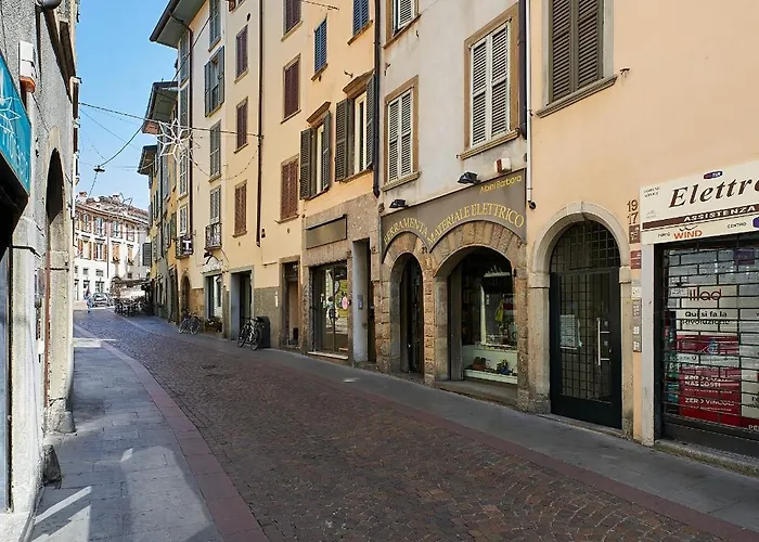 Alexander House - Unbeatable Price! Bergamo