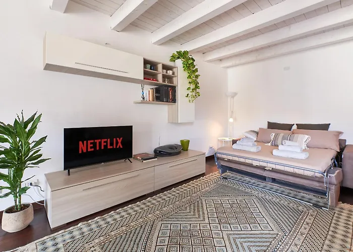 Alexander House - Unbeatable Price! *