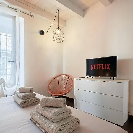 Alexander House - Bright Flat In Historic Borgo Apartament *