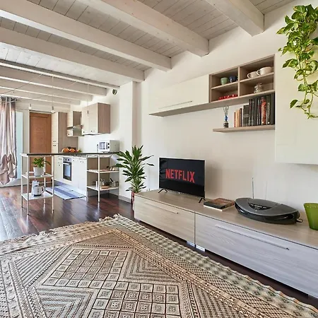 Alexander House - Bright Flat In Historic Borgo *